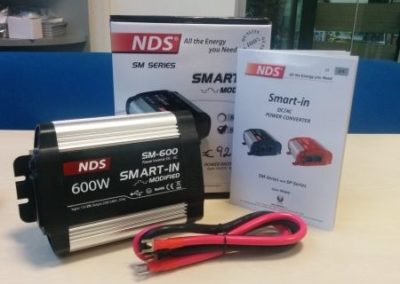 inverter_nds_smart_in_inverter_per_camper_trasforma_corrente_corrente_220v_2-400x284